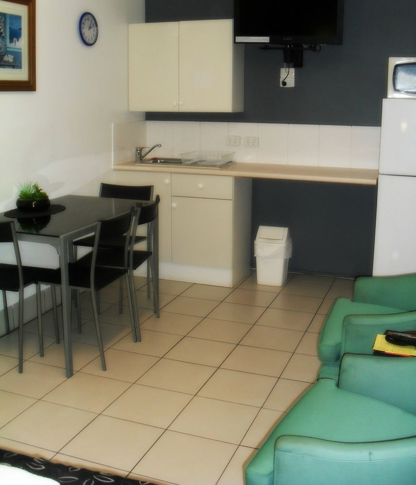 Charm 3* Bundaberg